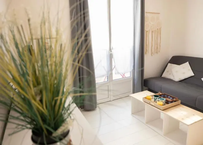 Charmante Maison De Village Clim Et Wifi 아파트 *