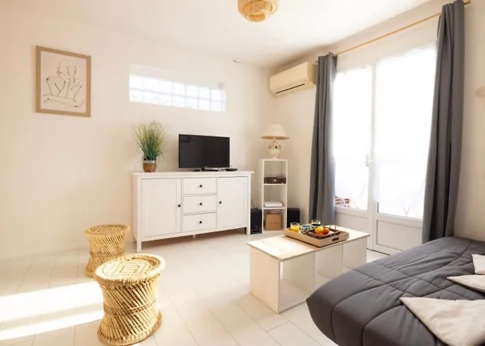 Charmante Maison De Village Clim Et Wifi 아파트 *