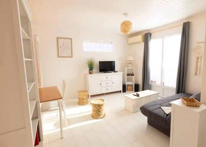 Charmante Maison De Village Clim Et Wifi 아파트